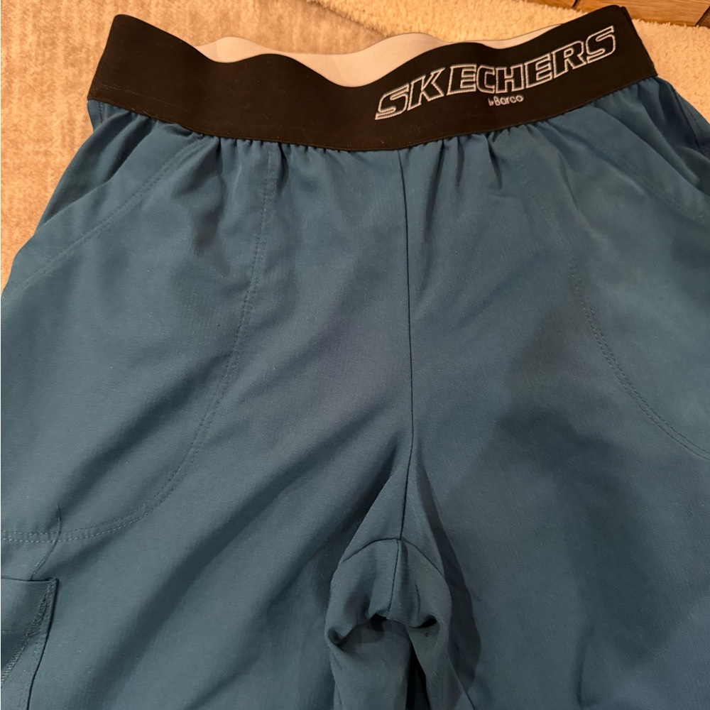 Skechers scrub set